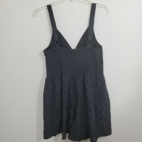 NWT American Eagle Grey Eyelet Romper Size Large Sleeveless Casual - Picture 5 of 12